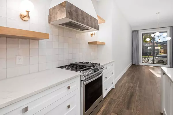 Calgary, AB T3E 1K3,2126A 52 AVE SW