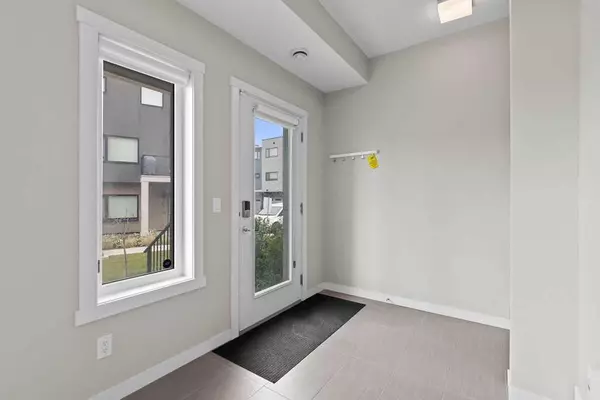 Calgary, AB T3R 0Y2,218 Sherwood SQ NW #603