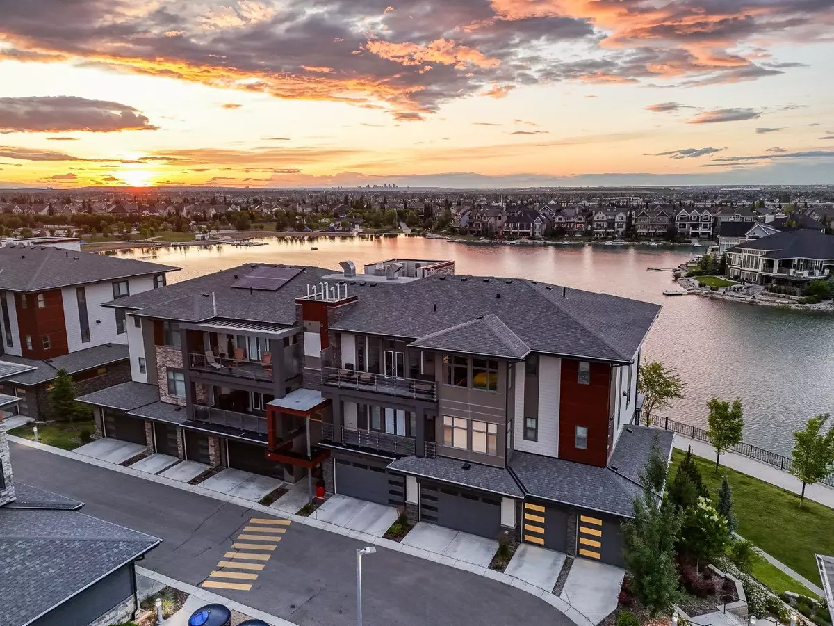 Calgary, AB T2M 2V7,29 Mahogany CIR SE #102