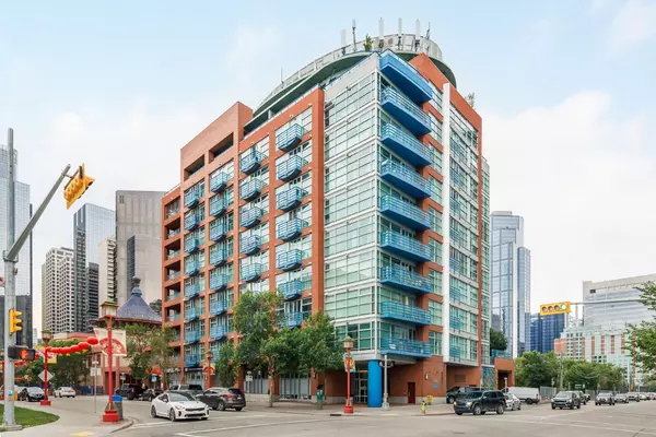 205 Riverfront AVE SW #804, Calgary, AB T2P 5K4
