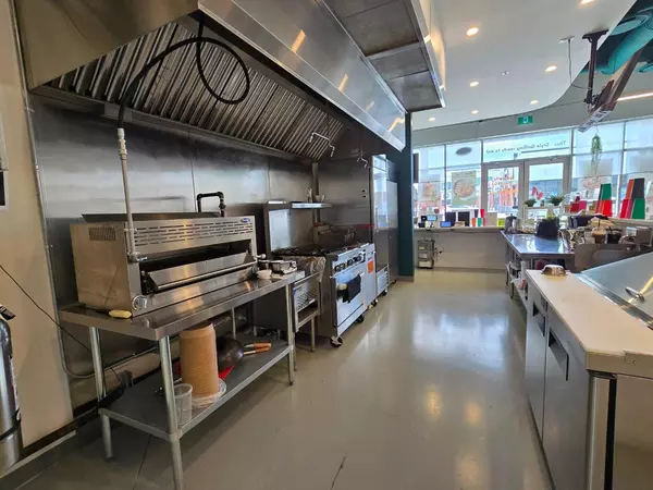 Calgary, AB T3R 0K4,2 Royal Vista Link NW #3145