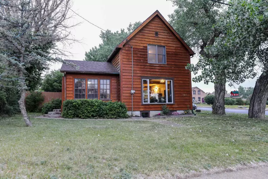 108 3 ST, Warner, AB T0K 2L0