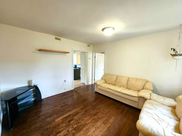 Red Deer, AB T4N 4S2,5713 57 AVE