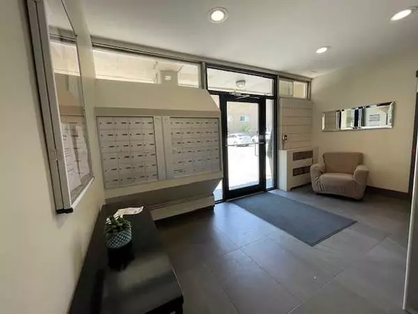 Calgary, AB T2R 0R7,706 15 AVE SW #704