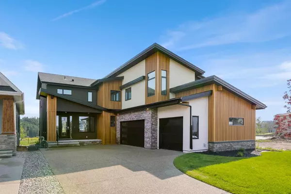 237 Rowmont DR NW, Calgary, AB T3L 0L4