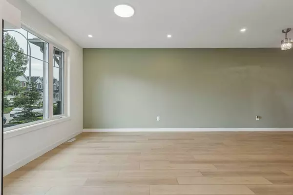 Calgary, AB T2E 1C3,413 13 AVE NE #1