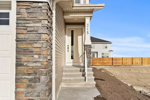 Chestermere, AB T1X 3C3,315 Kinniburgh LOOP