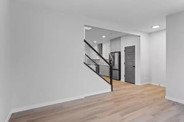 Airdrie, AB T4B 3S5,3187 Chinook Winds DR SW