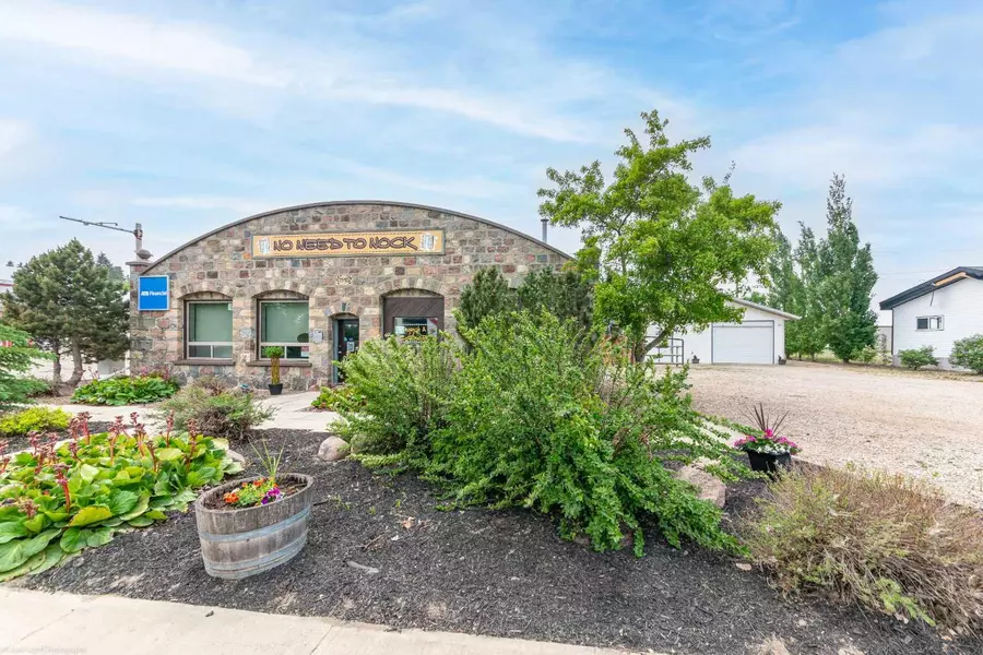 27 Railway AVE S, Marwayne, AB T0B 2X0