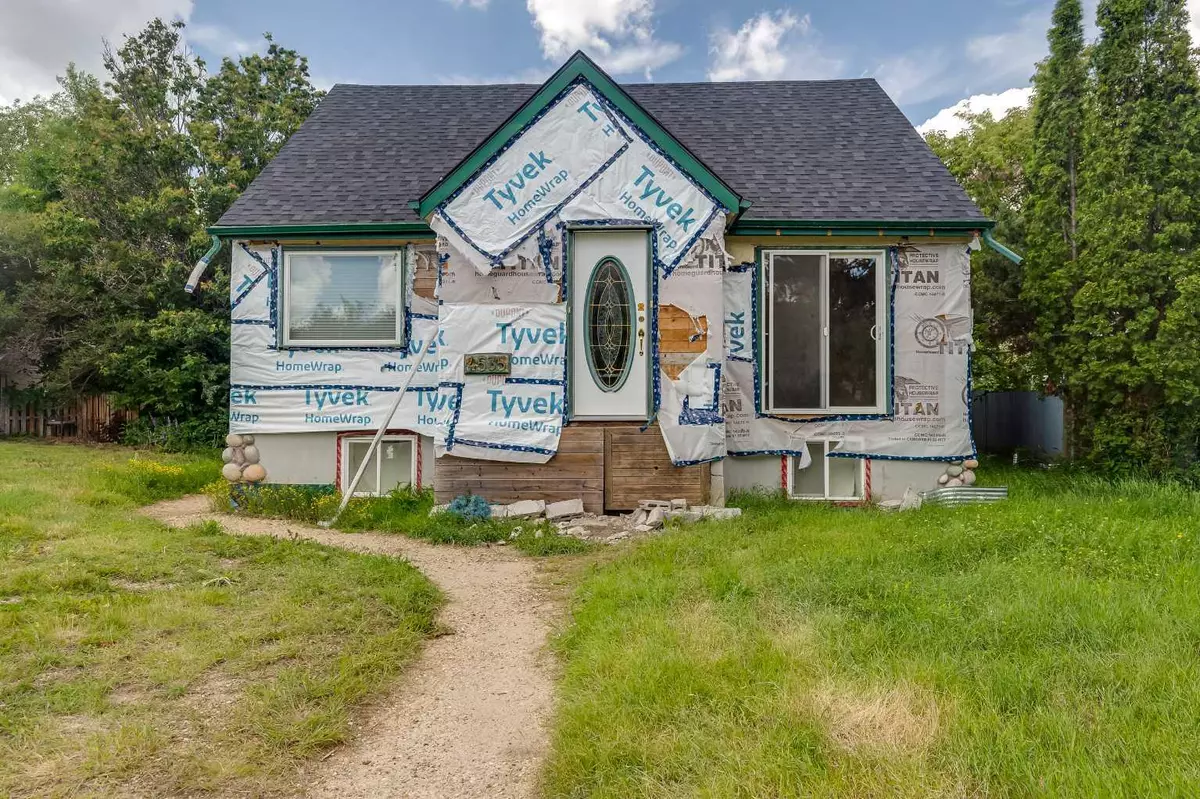 Red Deer, AB T4N 2M1,4535 Moore CRES