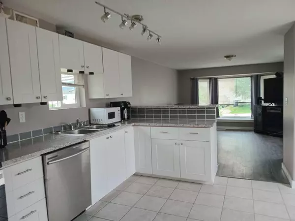 Hinton, AB T7V 1A5,162 Skogg AVE