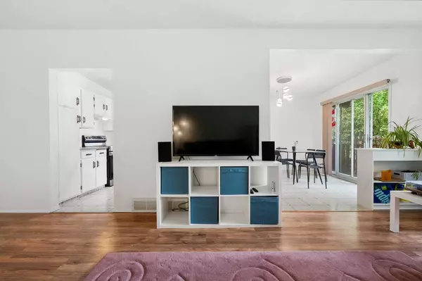 Calgary, AB T3A 2A8,5843 66 AVE NW