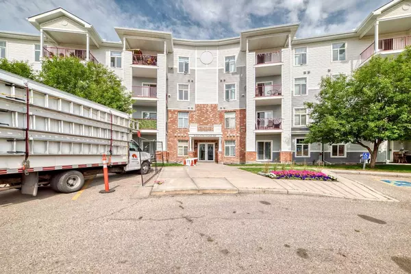 8 Country Village Bay NE #306, Calgary, AB T3K 5J7