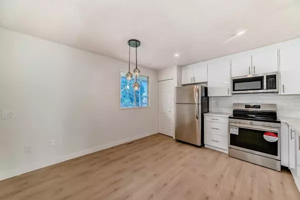 Calgary, AB T3J 1J8,1515 Falconridge DR NE #32