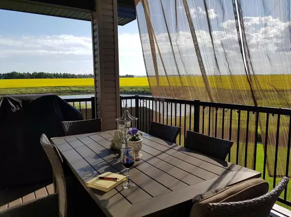 Carstairs, AB T0M 0N0,653 West Highland CRES