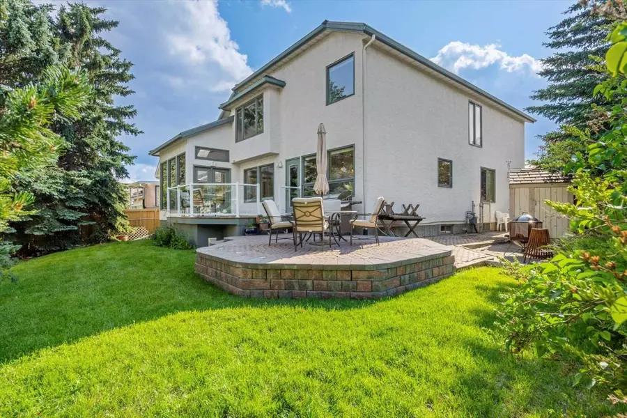 75 Hawkside Close NW, Calgary, AB T3G3K6