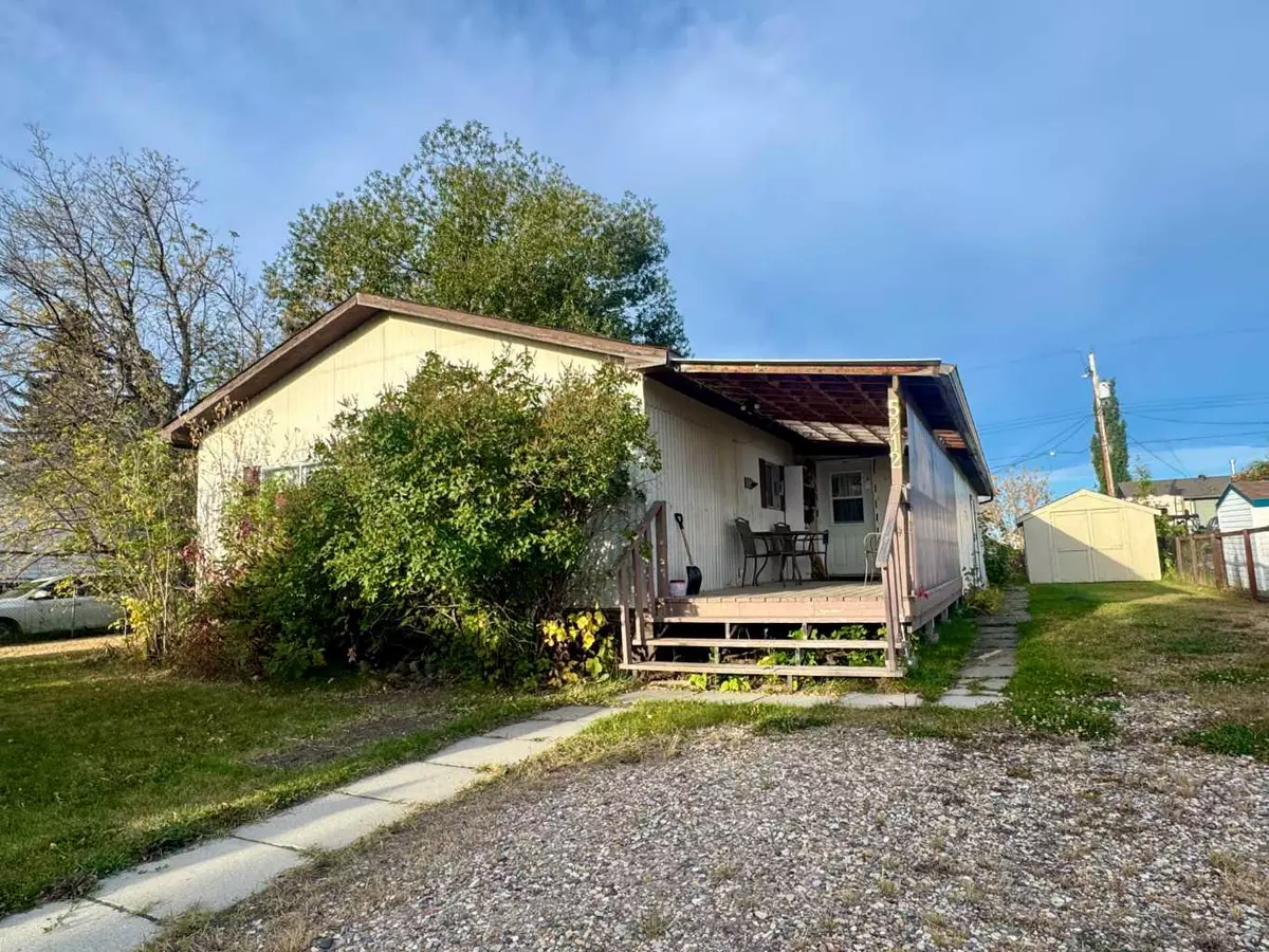 Eckville, AB T0M 0X0,5212 52A Street