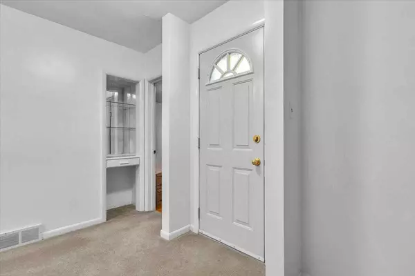 Calgary, AB T3E 3B2,2619 37 ST SW