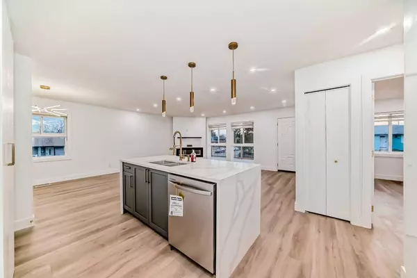 304 Huntbourne HL NE, Calgary, AB T2K 3Y4