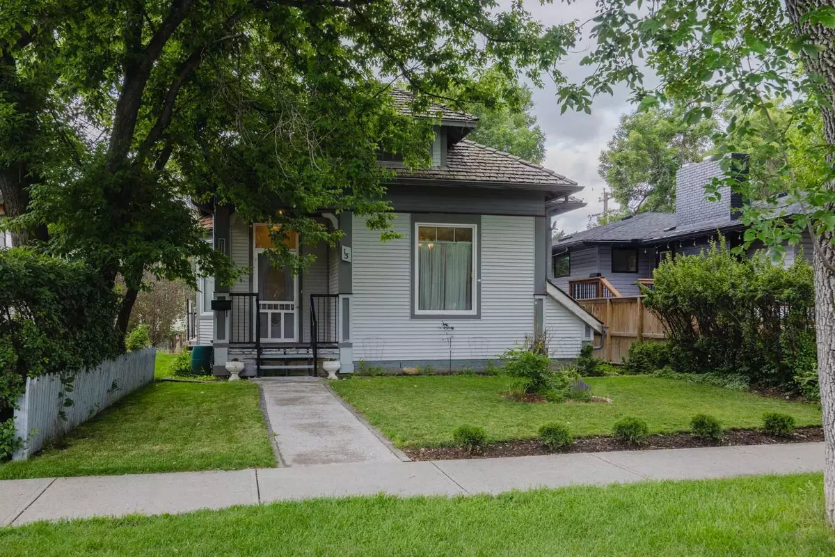 Okotoks, AB T1S 1J7,15 Elma ST W