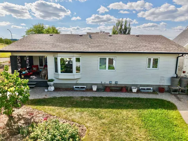 Peace River, AB T8S 1M8,10501 83 ST