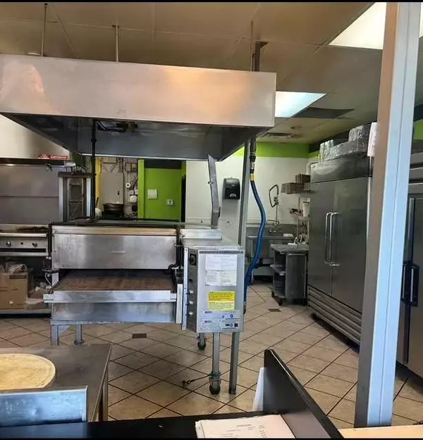 Calgary, AB T2Y2Y6,643 Shawinigan DR SW