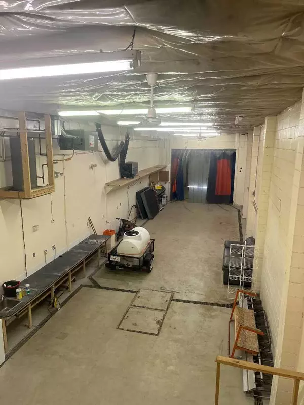 Lethbridge, AB T1H 2K8,223 12B ST N