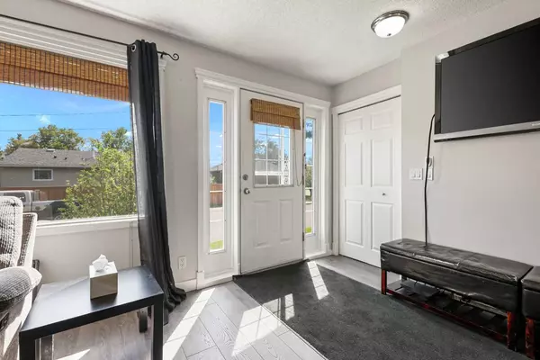 Calgary, AB T2C 1M6,63 Olympia CRES SE