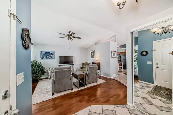 Calgary, AB T2A 7T3,110 Applebrook CIR SE