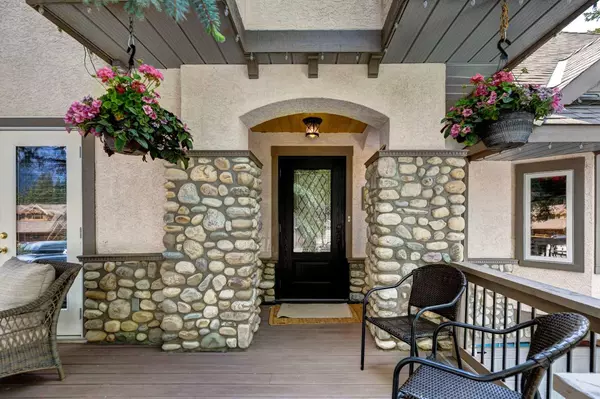 211 Glen CRES, Banff, AB T1L1A1