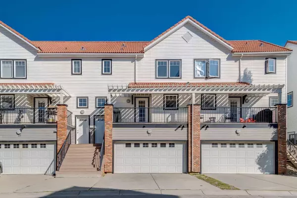 37 Royal Oak PLZ NW, Calgary, AB T3G 0B3