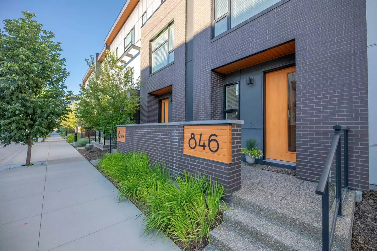 Calgary, AB T3H 6B2,846 78 ST SW