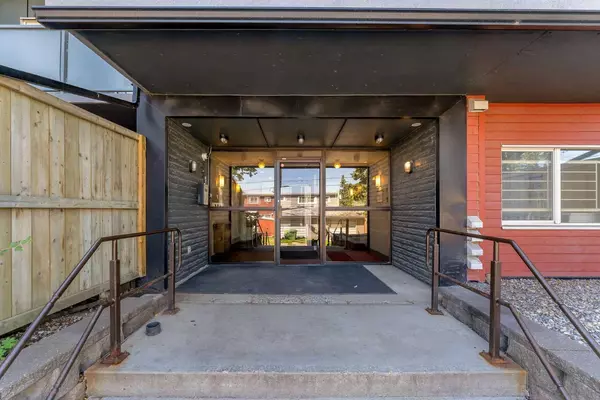 Calgary, AB T2K 5X1,335 Garry CRES NE #315