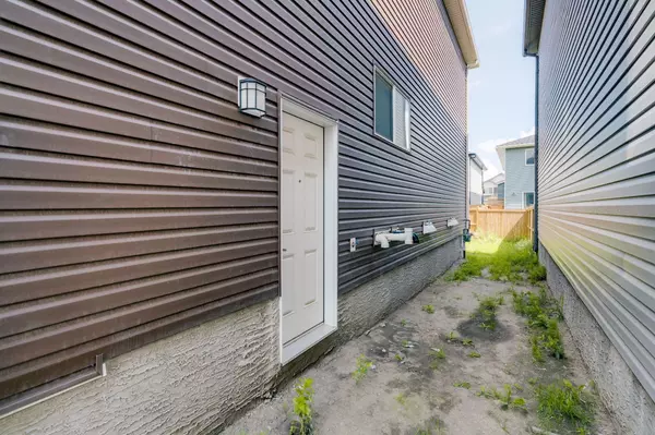 Calgary, AB T3J2H3,28 Savanna Link NE