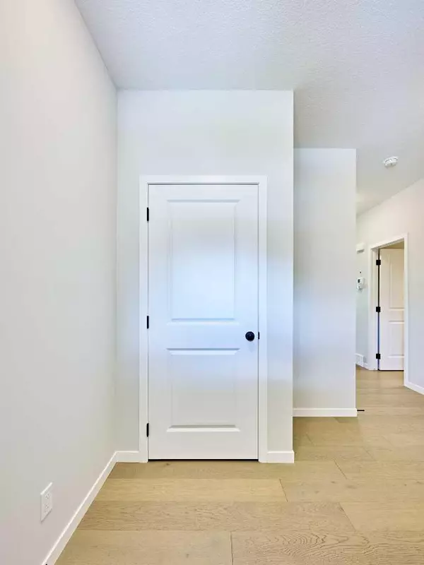 Calgary, AB T3G 5J4,95 ARBOUR LAKE HTS NW