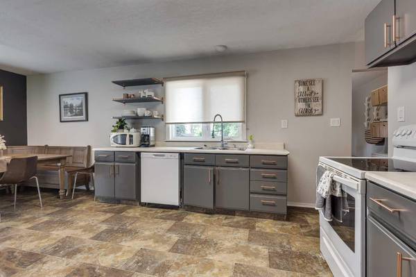 Stettler, AB T0C 2L0,5908 57 ST