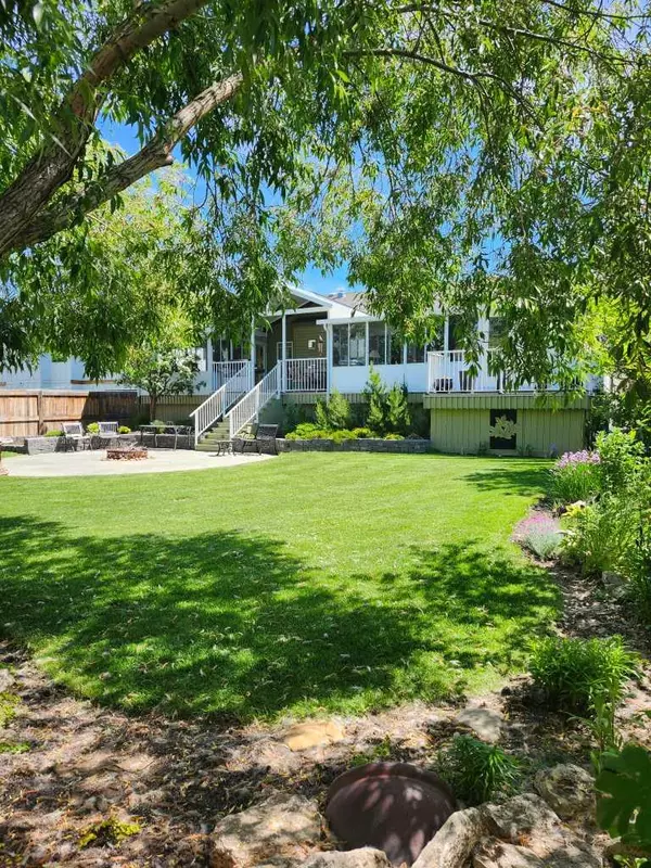 125 Copeland Close, Langdon, AB T0J 1X2