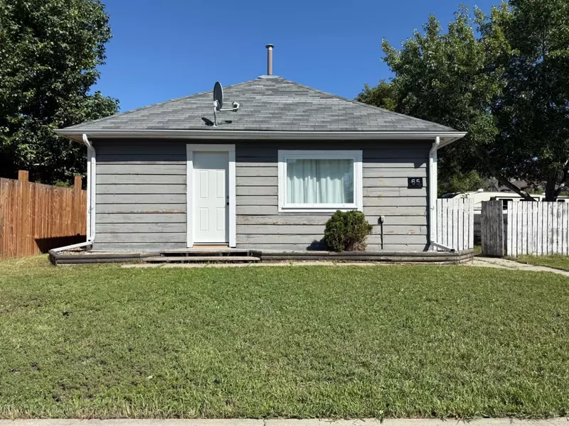 65 Amherst ST, Irvine, AB T0J 1V0