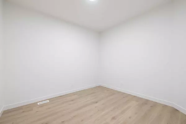 Calgary, AB T3S 0V3,93 Sora GDNS SE