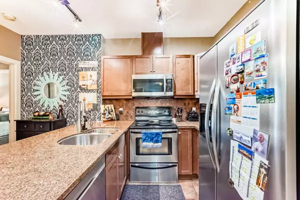 Calgary, AB T3M 0N9,52 Cranfield Link SE #212