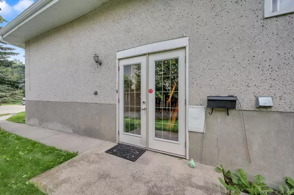 Calgary, AB T3A 0M7,4013 Vance PL NW