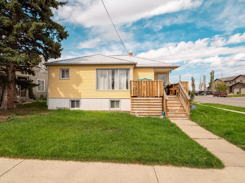 305 2 AVE W, Cardston, AB T0K 0K0