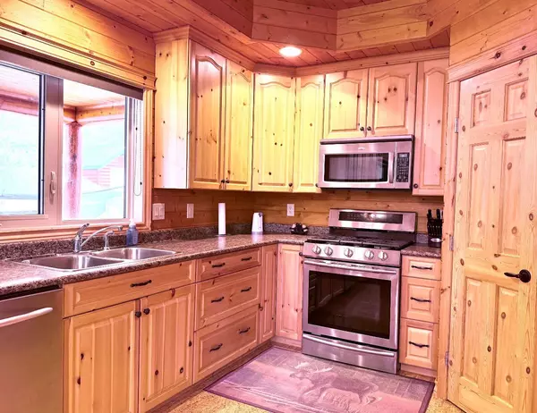 Lac Des Iles, SK S0M 1A0,115 Deerland RD