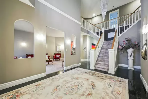 105 Patton CT SW, Calgary, AB T2V5G3