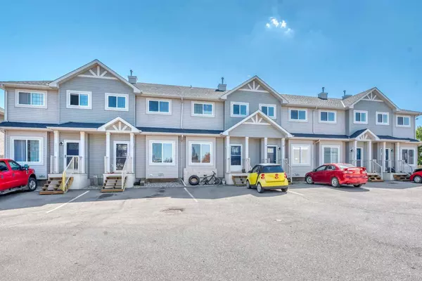 205 Strathaven Mews, Strathmore, AB T1P 1P4