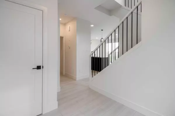 Lethbridge, AB T1H 7J2,241 Blackwolf PL N