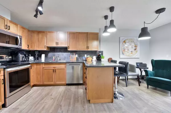 Calgary, AB T3H2L3,301 Village Mews SW #8