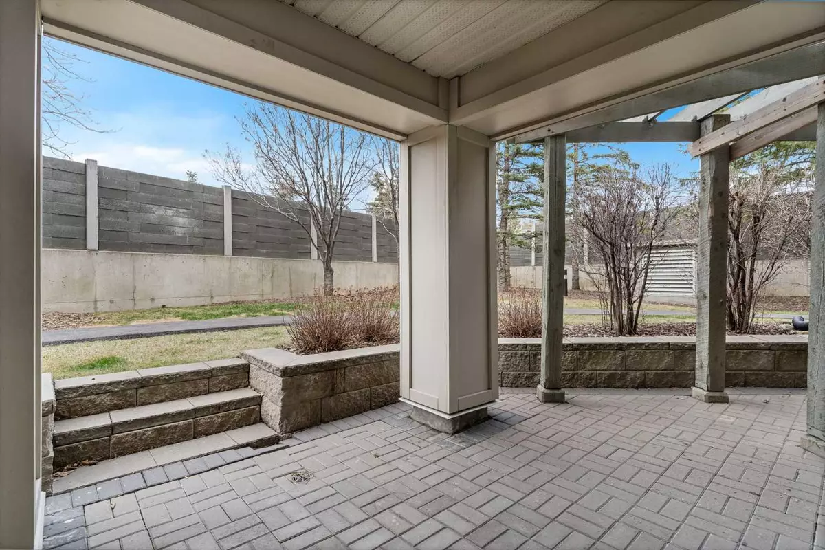 Calgary, AB T3E 7N9,35 Richard CT SW #113