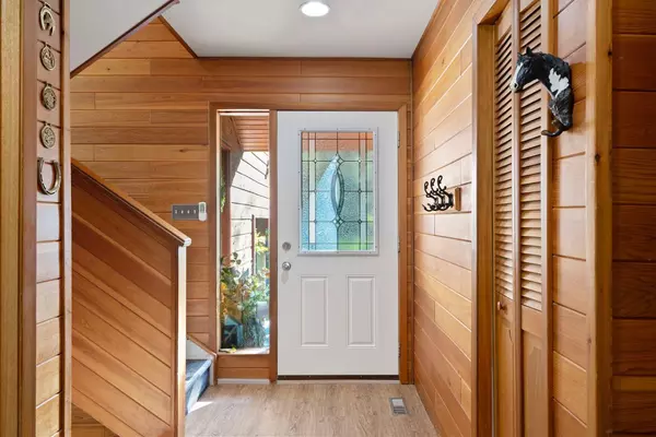 Benchlands, AB T4C1N0,9 Ghost RD