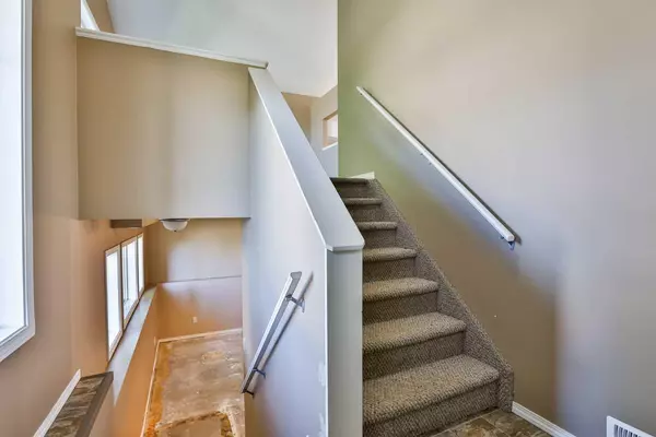 Lethbridge, AB T1K 7W2,267 Heritage CT W